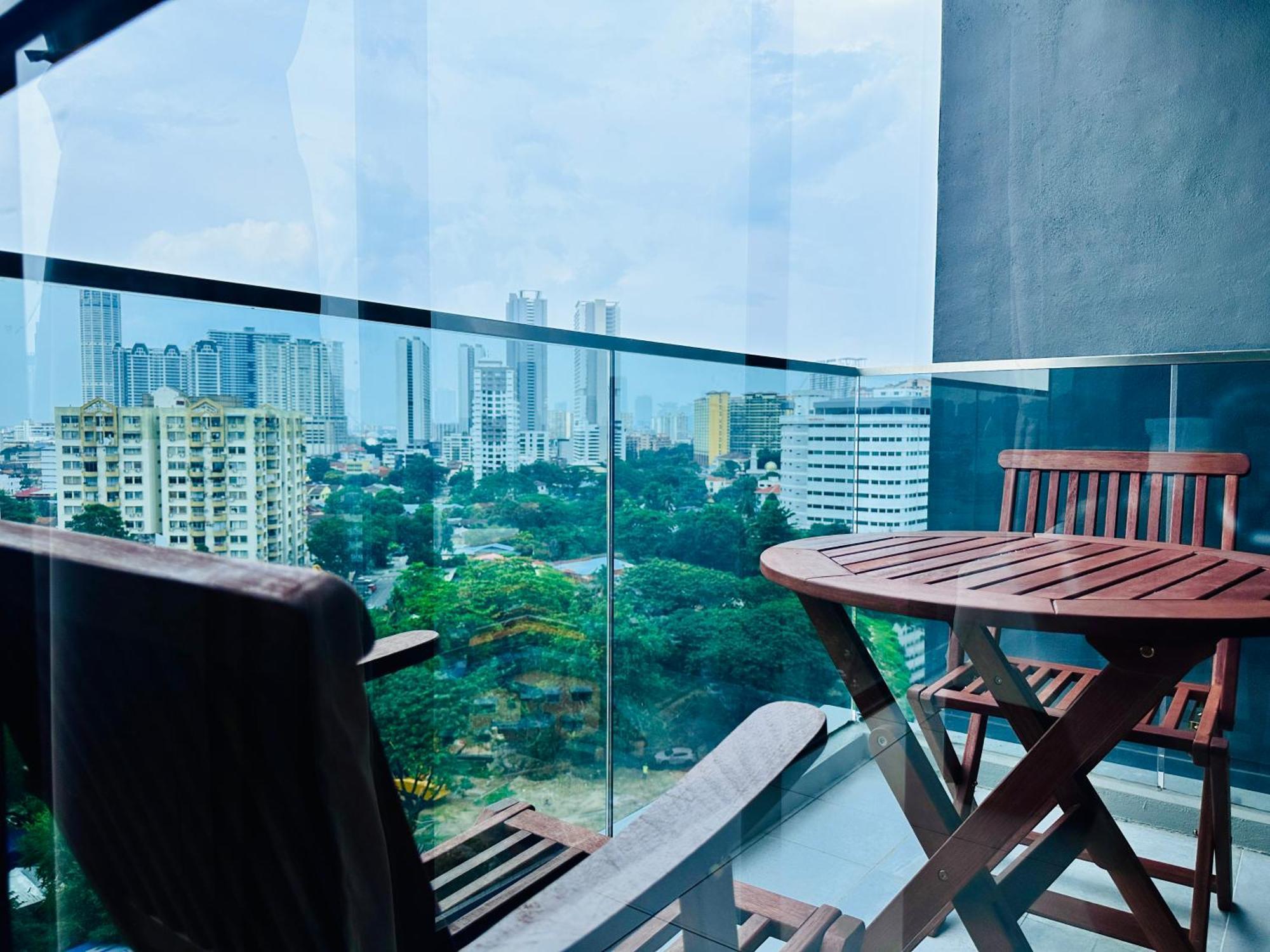 New Georgetown Instagramable 2Br Homestay For 10Pax 无敌美景两房民宿 Beacon Executive Suite Eksteriør bilde